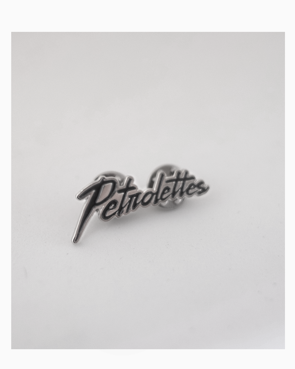 PETROLETTES ENAMEL LOGO PIN